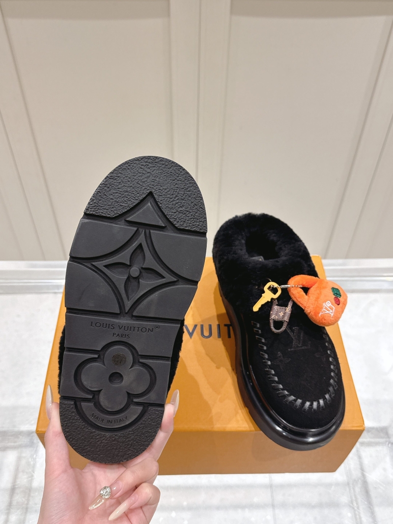 l0vis Vvtt0n slippers